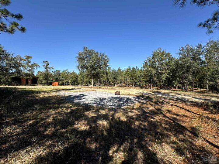 Property Photo: 3404 Yellow Hammer Rd FL 32571