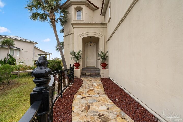 Property Photo:  39 E Galvez Ct  FL 32561 