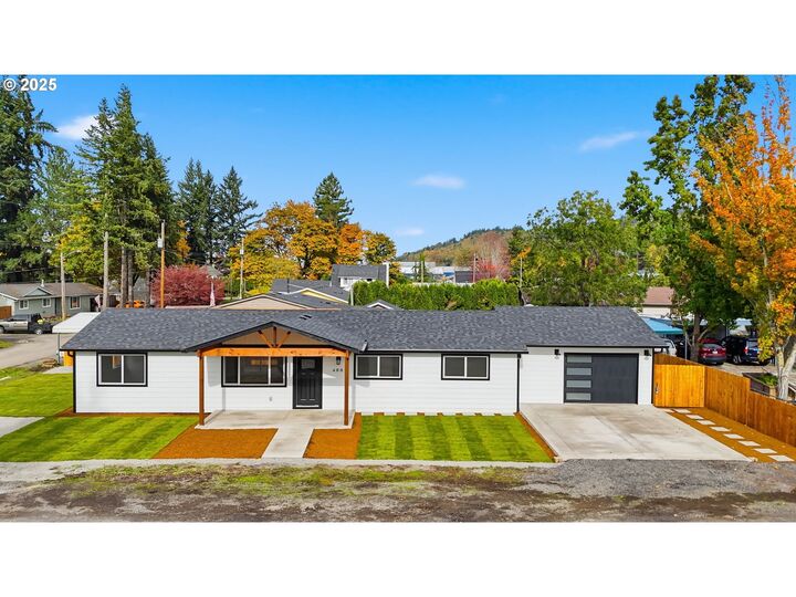 Property Photo:  400 Church St  OR 97101 