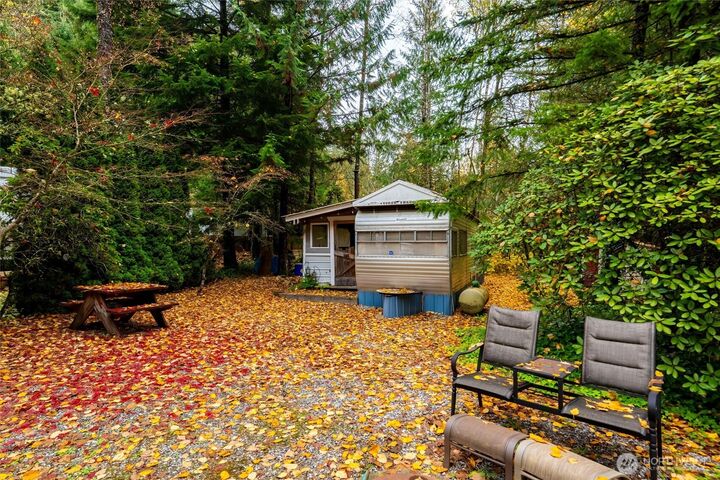 Property Photo: 1017 Maple Lane WA 98295