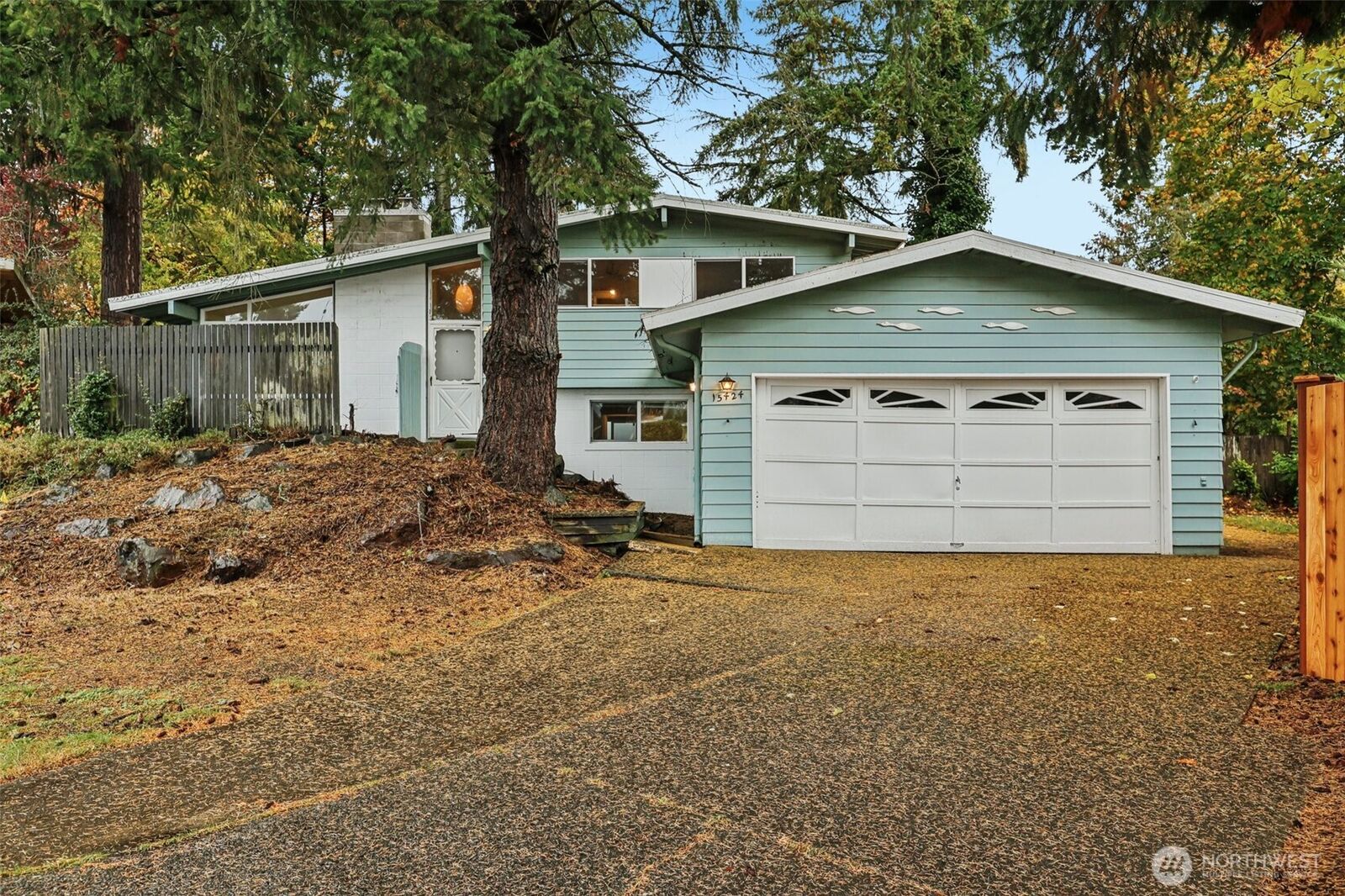 Property Photo:  15424 SE 7th Place  WA 98007 