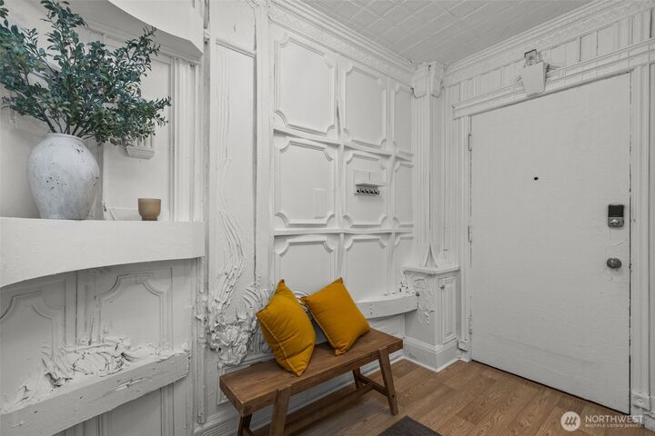 Property Photo:  2132  5th Avenue 201  WA 98121 