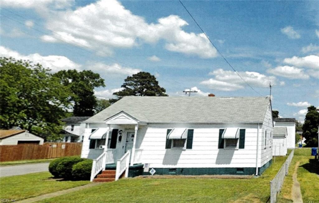 Property Photo: 801 Cambridge Ave VA 23707