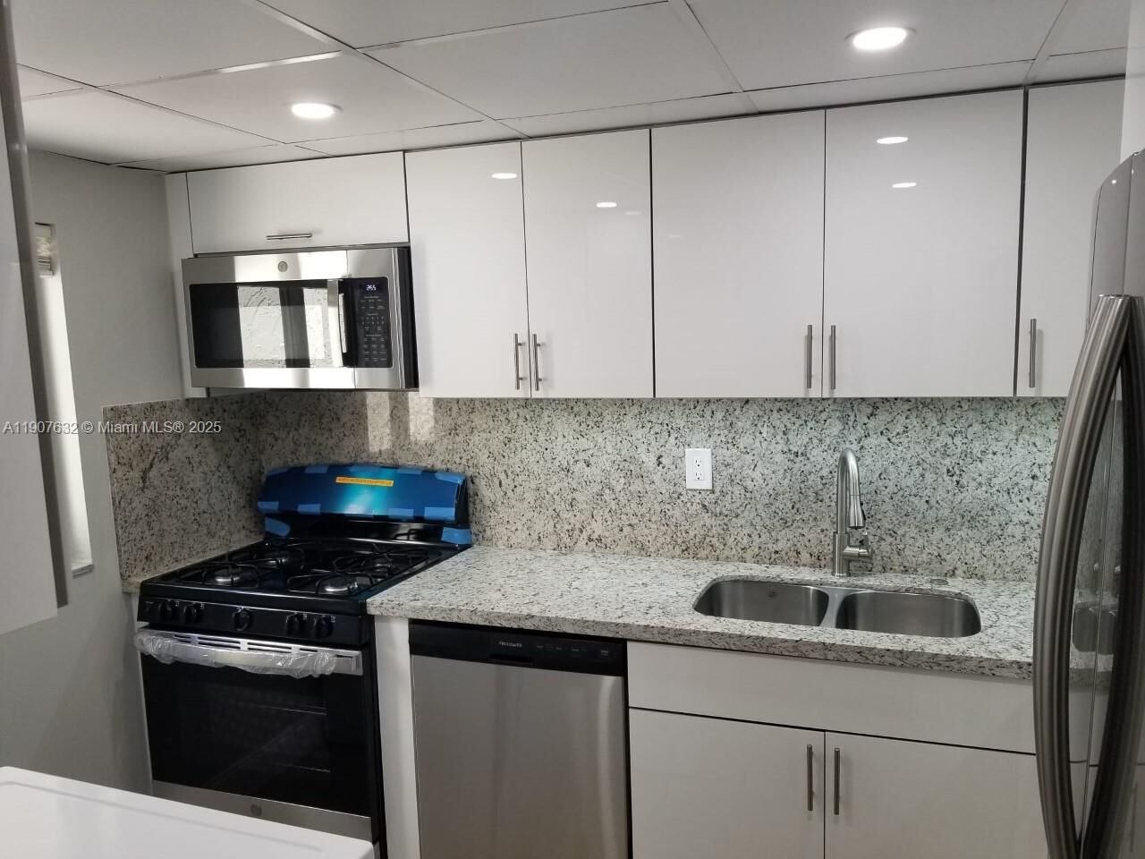 Property Photo:  11339 SW 71st St 11339  FL 33173 