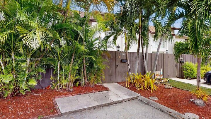 11339 SW 71st St 11339  Miami FL 33173 photo