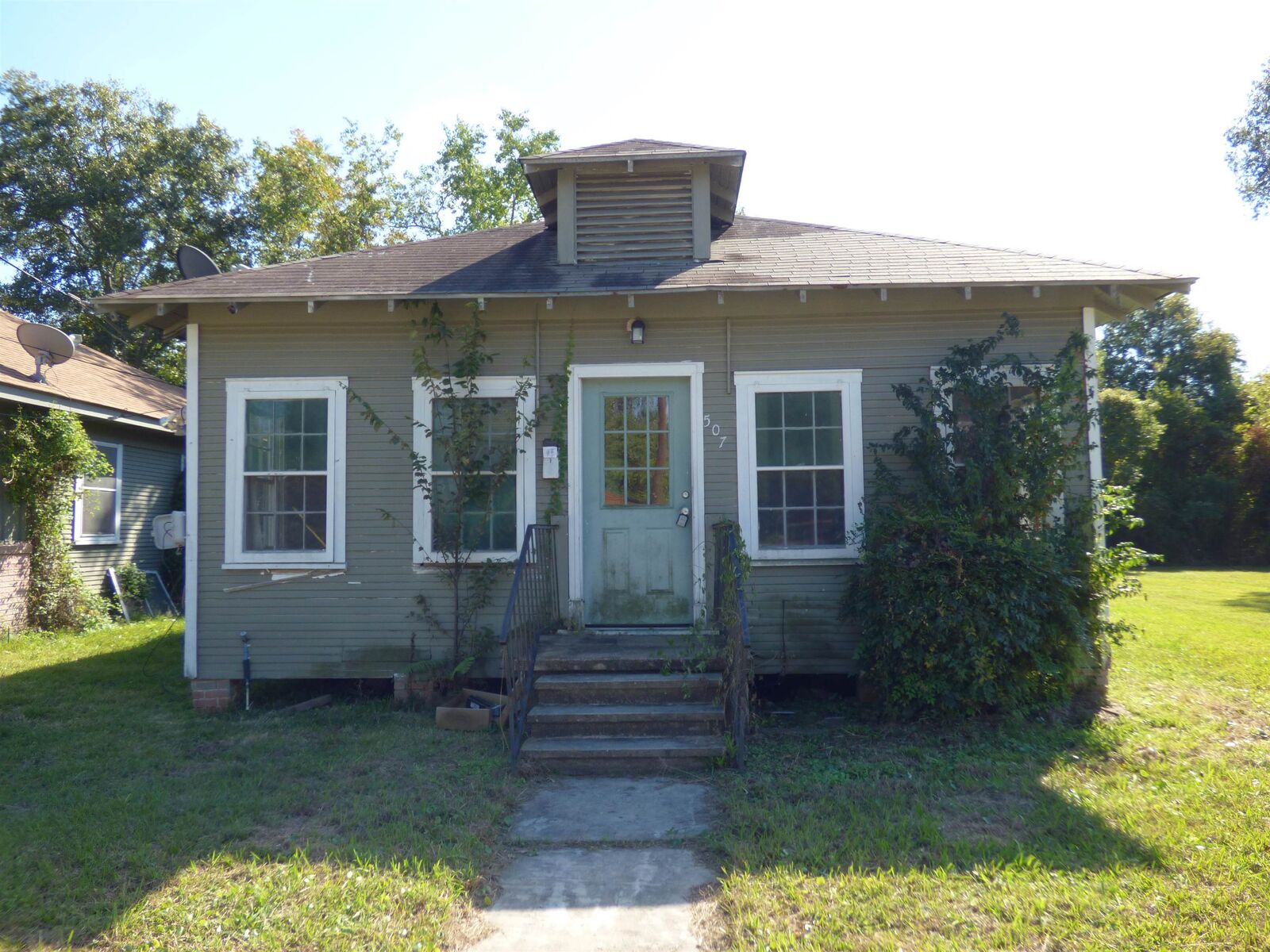 Property Photo: 507 W Cypress TX 77630