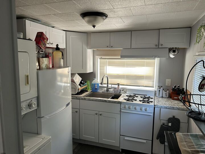 Property Photo: 300-302 Fenton Ave NJ 08234