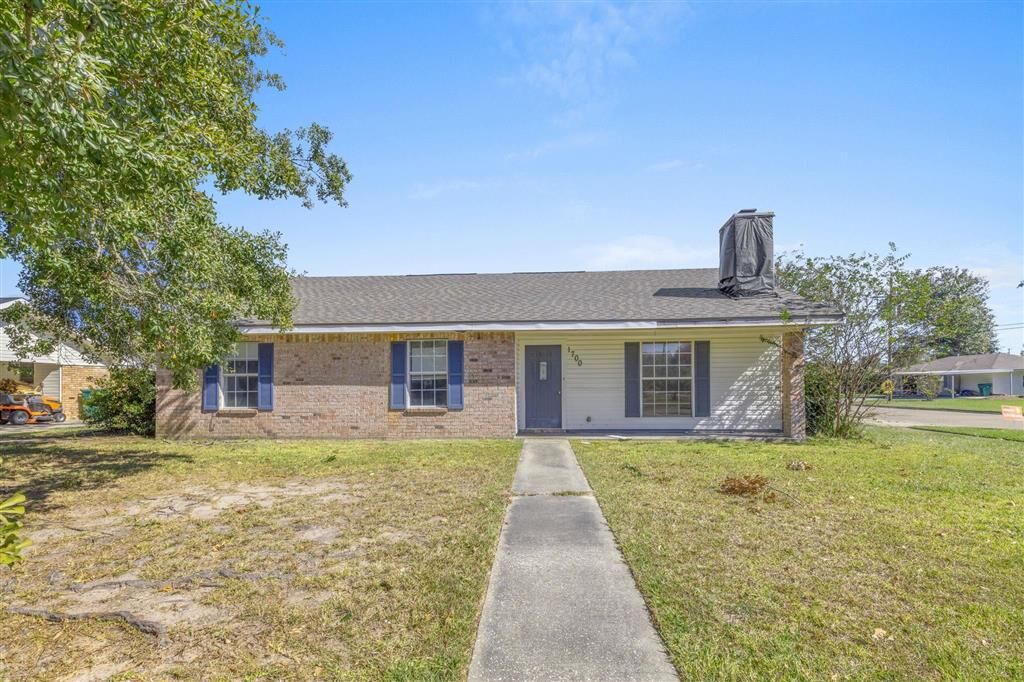 Property Photo: 1700 Myrtle Street LA 70669