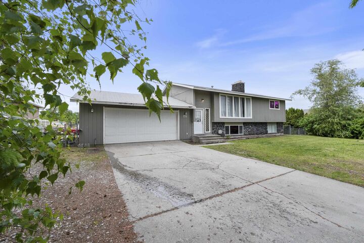 Property Photo: 1711 N McKee Rd WA 99016