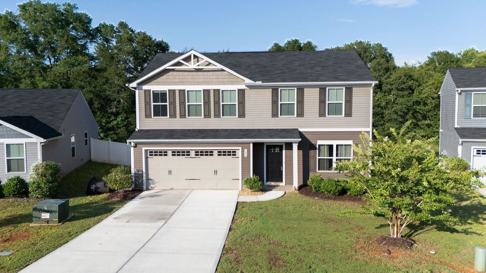 Property Photo: 156 Queens Mill Court SC 29670