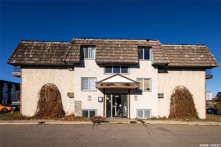 Property Photo:  3809 Luther Place E 24  SK S7H 4B1 