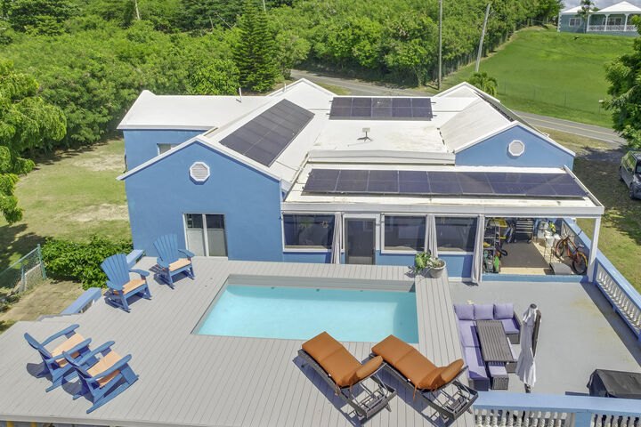 Property Photo:  140 La Reine Ki  VI 00820 