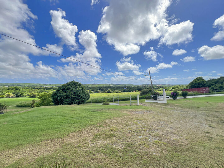 Property Photo:  24-G Colquohoun Ki  VI 00820 