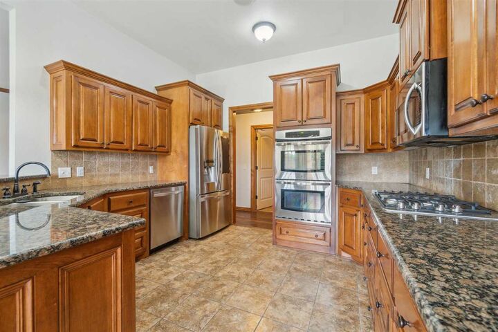 Property Photo:  917 Country Club Drive  OK 74023 