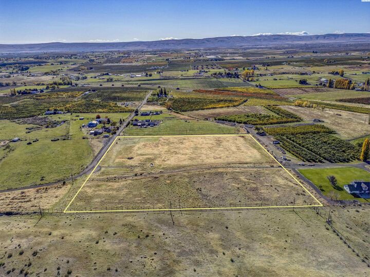 Property Photo: 440 Yule Rd WA 98908