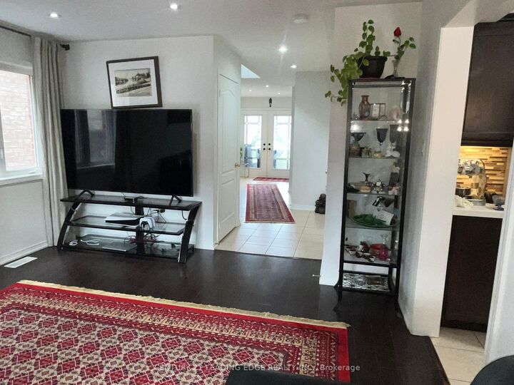 Photo de la propriété:  30 Armstrong Crescent  ON L3Z 0L1 