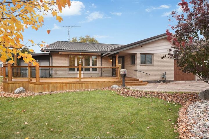 Property Photo: 809 Nelson Street ON N8A 4R1