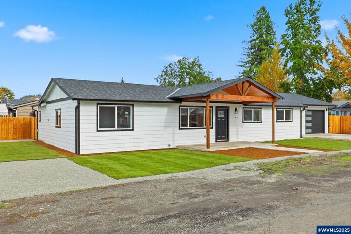 Property Photo: 400 Church St OR 97101