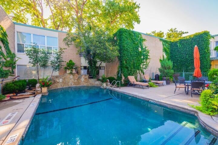 Property Photo: 2400 S Polk Street TX 79109-2800