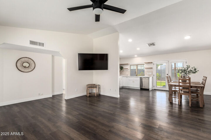 Property Photo: 936 N Birch Street AZ 85233