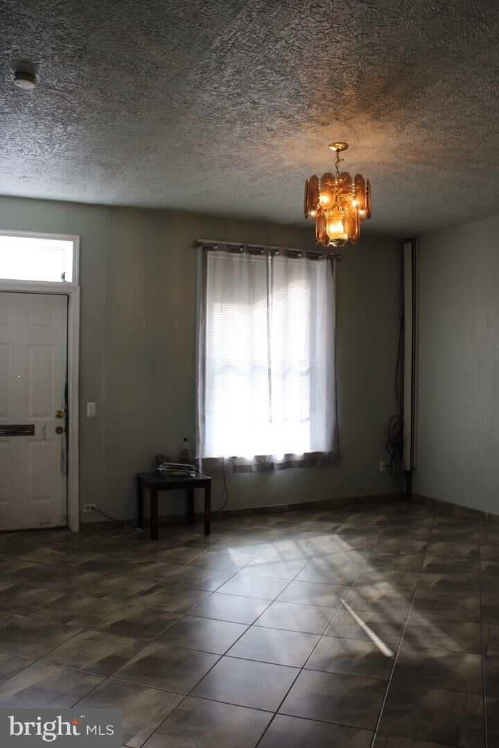 Property Photo:  27 W Maple Street  PA 17401 