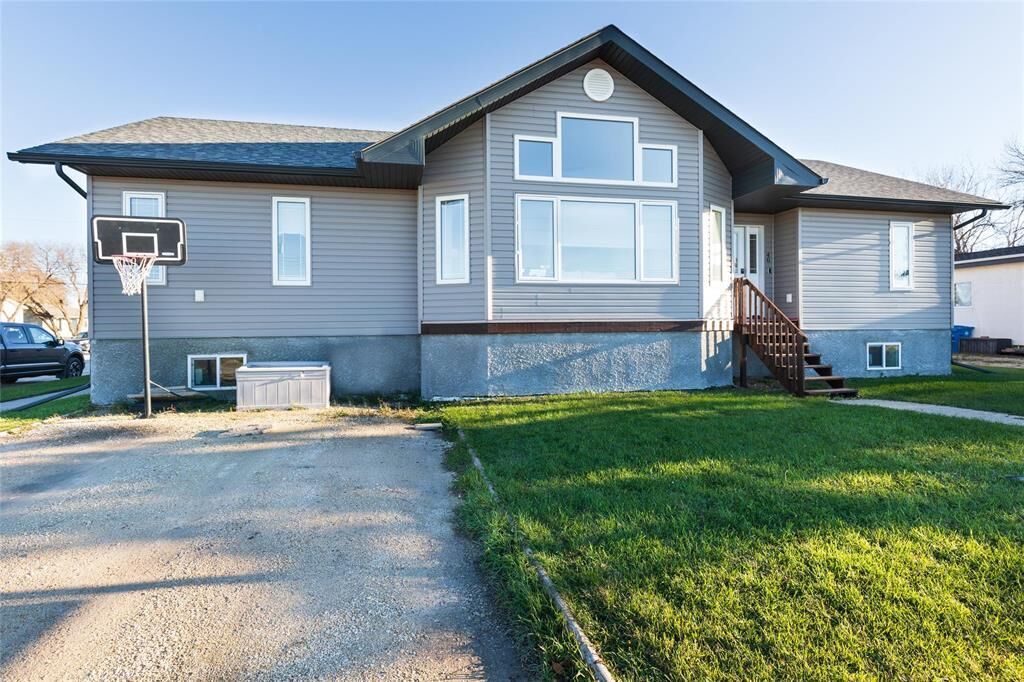 Property Photo: 40 Railway Avenue MB R0G 2J0