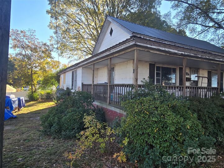 Property Photo: 704 Sloop Avenue NC 28083