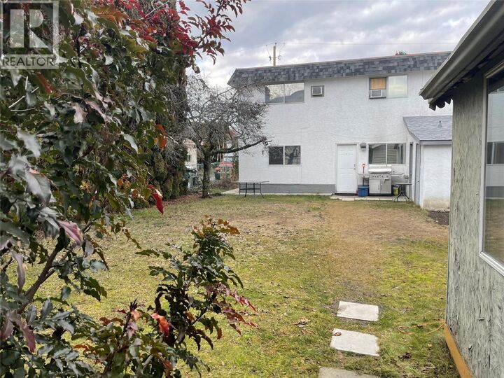 Property Photo: 1175-1179 Raymer Avenue BC V1Y 4Z7