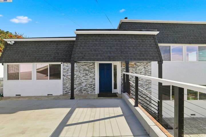 Property Photo: 10745 Ridgeview Way CA 95127