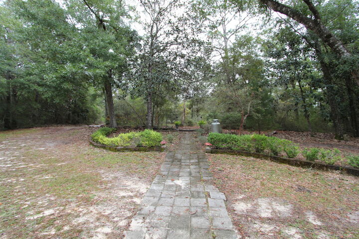 Property Photo: 5698 Ryan Road FL 32539