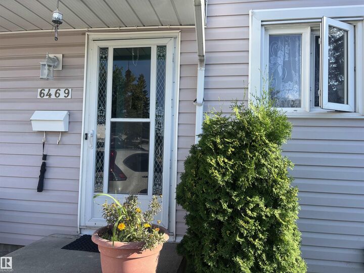 Property Photo:  6469 184 Street NW  AB T5T 1Z9 