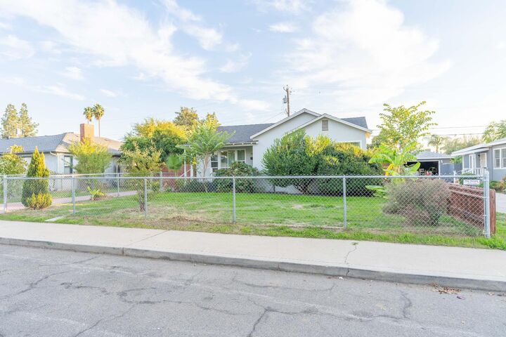 Property Photo:  3824 Arden Drive S  CA 93703 