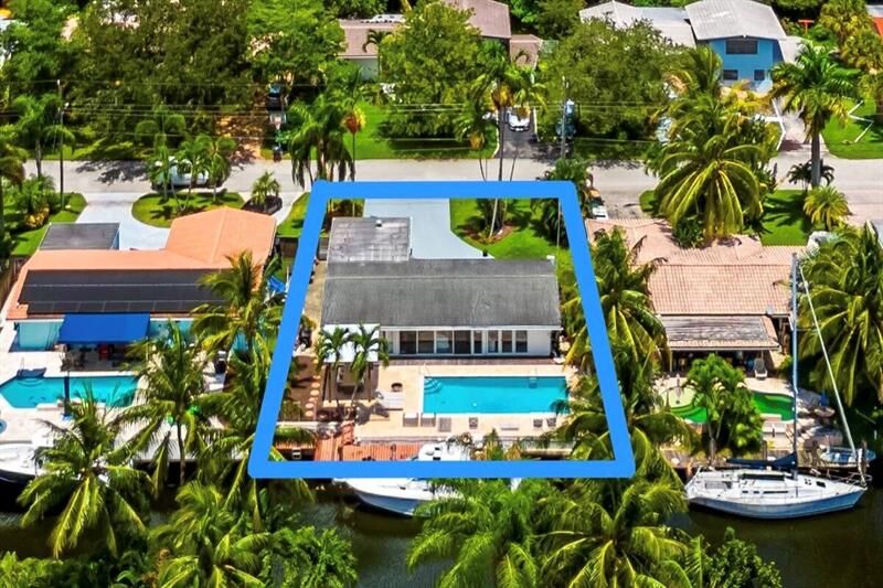 Property Photo: 1704 SW 4th Ct FL 33312