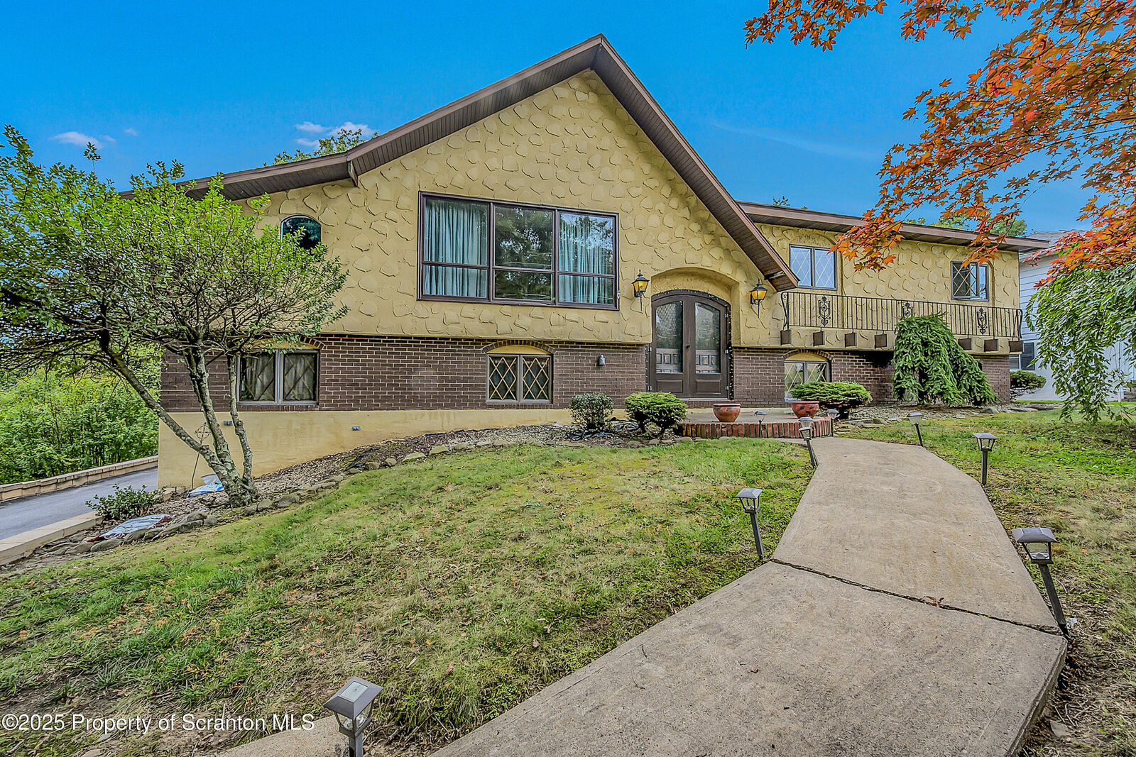 Property Photo: 736 Oak Street PA 18517