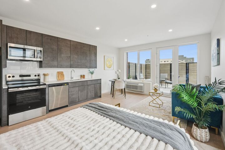 Property Photo:  1 Mallory Ave 202  NJ 07305 