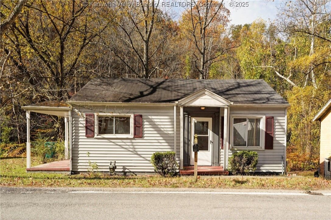 Property Photo:  1616 Oakhurst Drive  WV 25314 