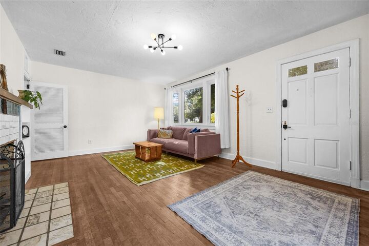 Property Photo: 1112 NW 10th Avenue FL 32601