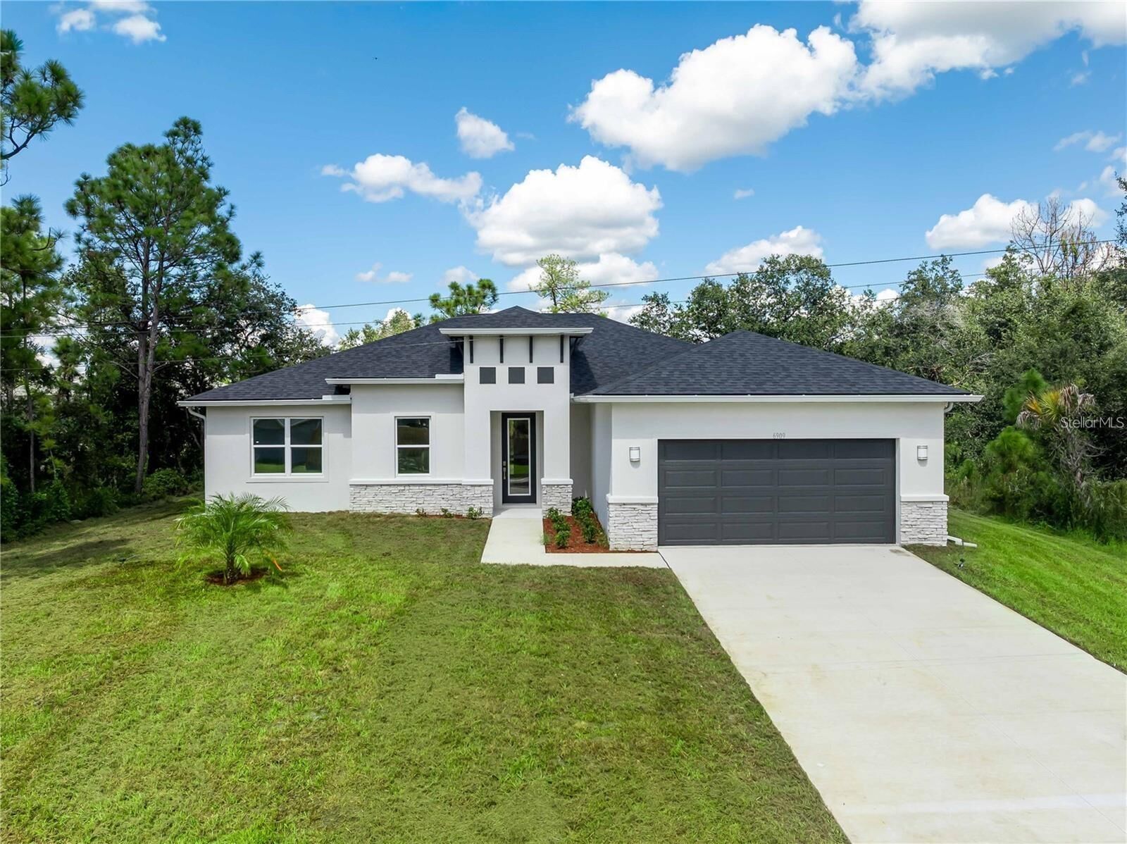 Property Photo: 6909 Helliwell Street FL 34291