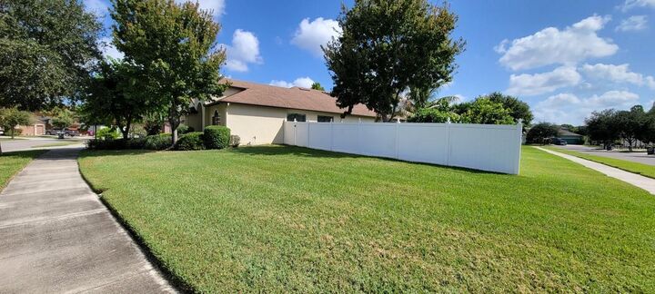 Property Photo: 7112 Spindle Tree Lane FL 33578