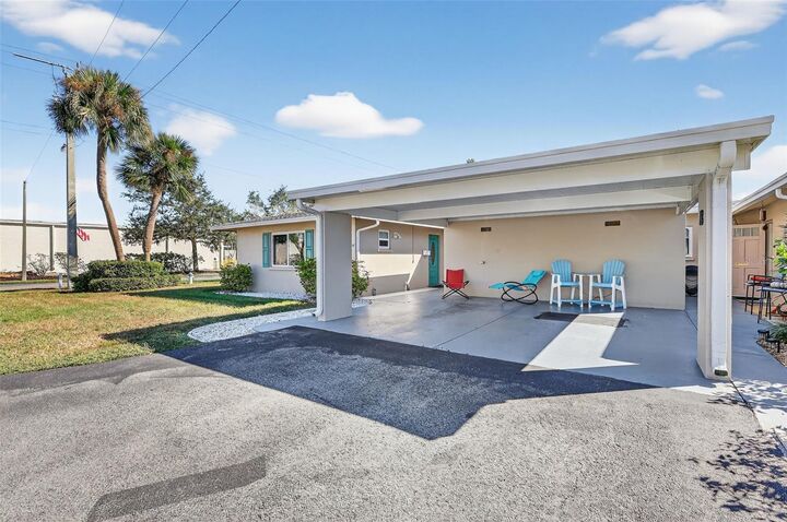 Property Photo: 14 Strathmore Boulevard 14 FL 34233