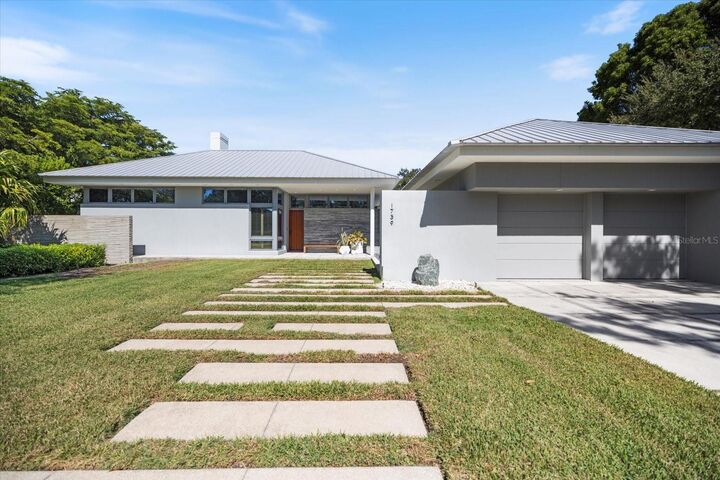 Property Photo:  1739 Cherokee Drive  FL 34239 