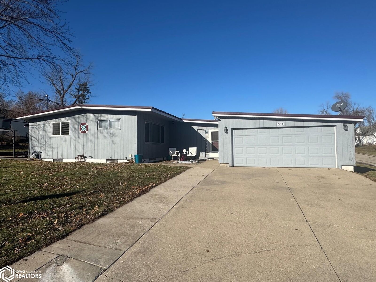 Property Photo:  511 E 8th Street  IA 52339 