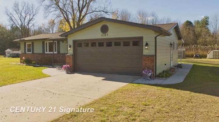 Property Photo: 11107 N Elms Road MI 48420