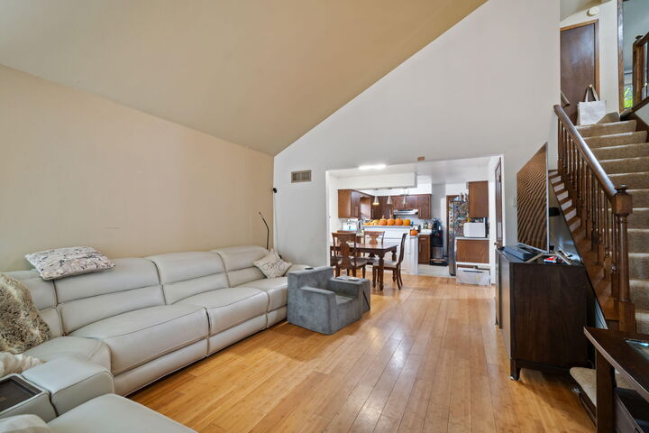 Property Photo: 129 S Grandview Blvd 131 WI 53188