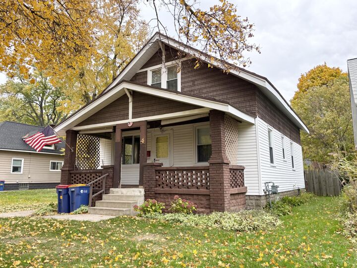 4 Elmwood Street NW  Grand Rapids MI 49505 photo