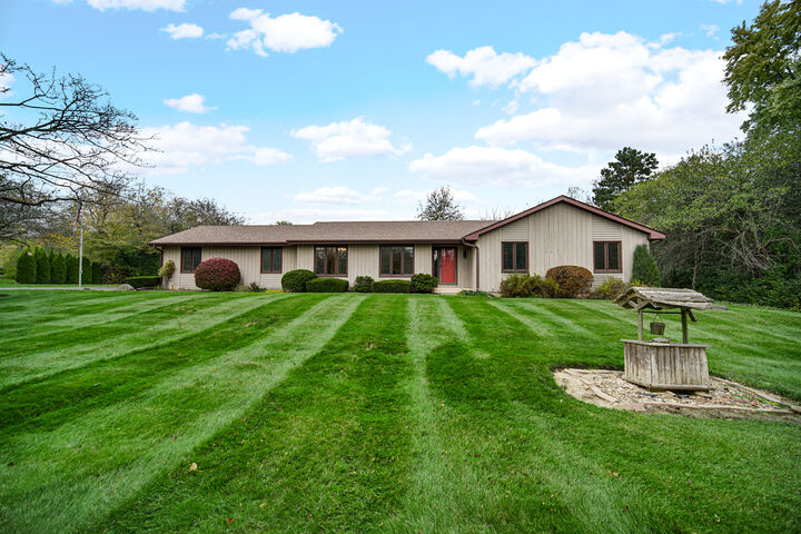 Property Photo:  15860 W Thornapple Lane  IL 60031 