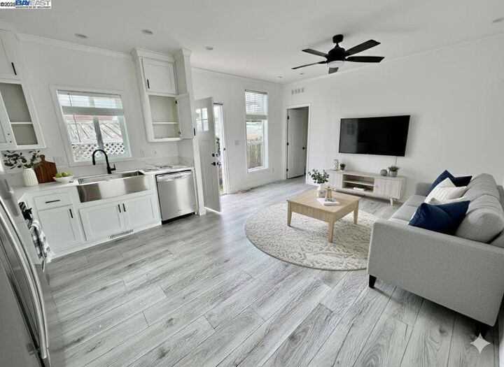 Property Photo: 2572 Park Side Dr CA 94587