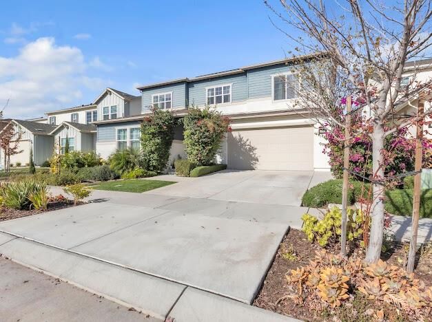 Property Photo: 1557 Huntington Way CA 95330