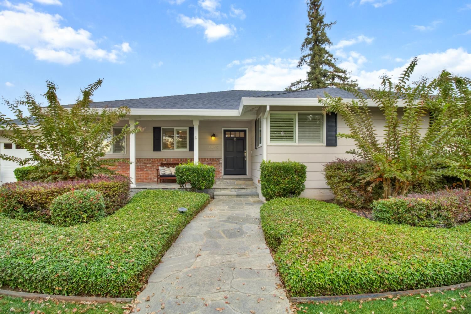 Property Photo: 1448 El Tejon Way CA 95864