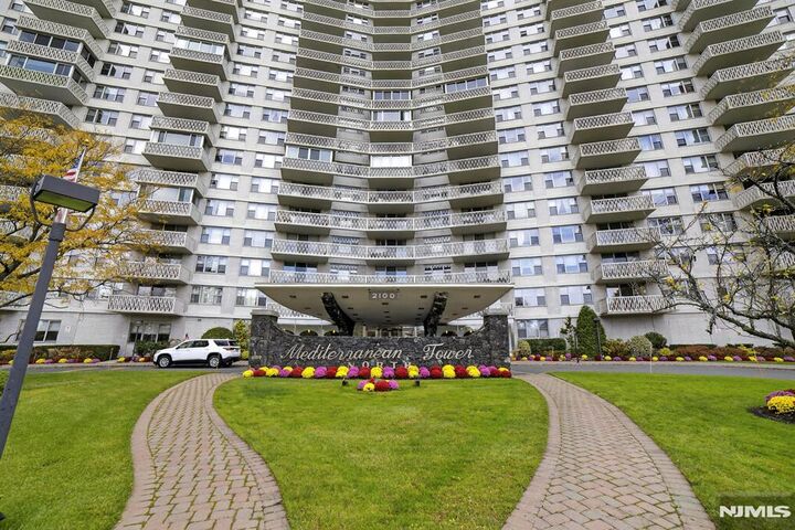 Property Photo:  2100 Linwood Avenue 17U  NJ 07024 